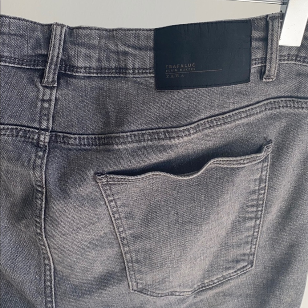 Zara Gray Skinny Jeans with Frayed Bottoms - Picture 6 of 8